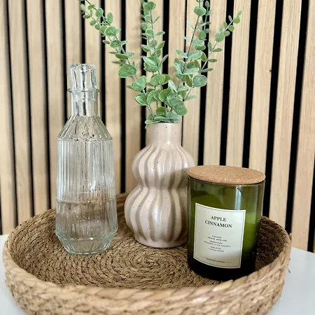 Home & Apart - Stilvolles Apartment In Oldenburg-Kreyenbrueck - Balkon, Parkplatz & Wlan *