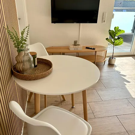 Home & Apart - Stilvolles Apartment In Oldenburg-Kreyenbrueck - Balkon, Parkplatz & Wlan Apartmán *