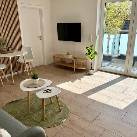 Home & Apart - Stilvolles Apartment In Oldenburg-Kreyenbrueck - Balkon, Parkplatz & Wlan