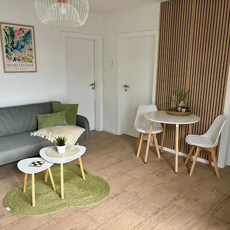 Apartmán Home & Apart - Stilvolles Apartment In Oldenburg-Kreyenbrueck - Balkon, Parkplatz & Wlan